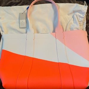 BNWT Rothys pink prism essential tote
